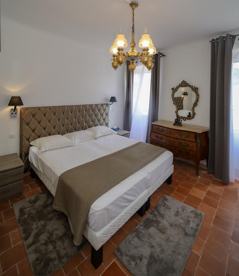 L'Escale Hotell Bonifacio  Exteriör bild